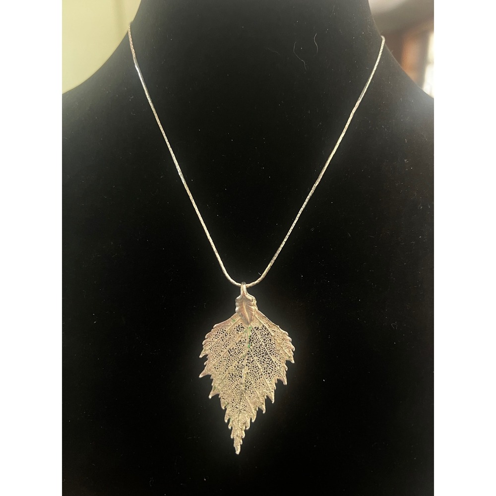Vtg Style Silver Tone Filigree Skeleton Leaf Pendant Necklace‎ Nature Fairycore